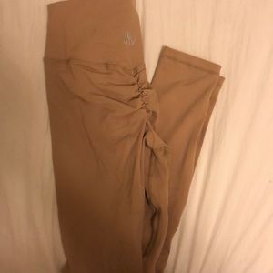 TIL YOU COLLAPSE SCRUNCH LEGGINGS -TAN
